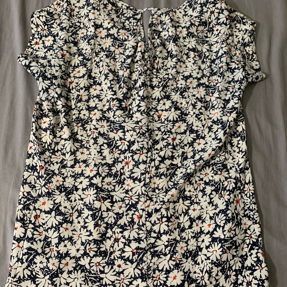 Nine West women’s dress shirt size Medium